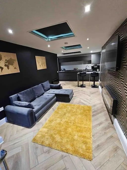 Murrayfield Stadium Basement - 3 Bed 3 Bath Edinburgh Apartment