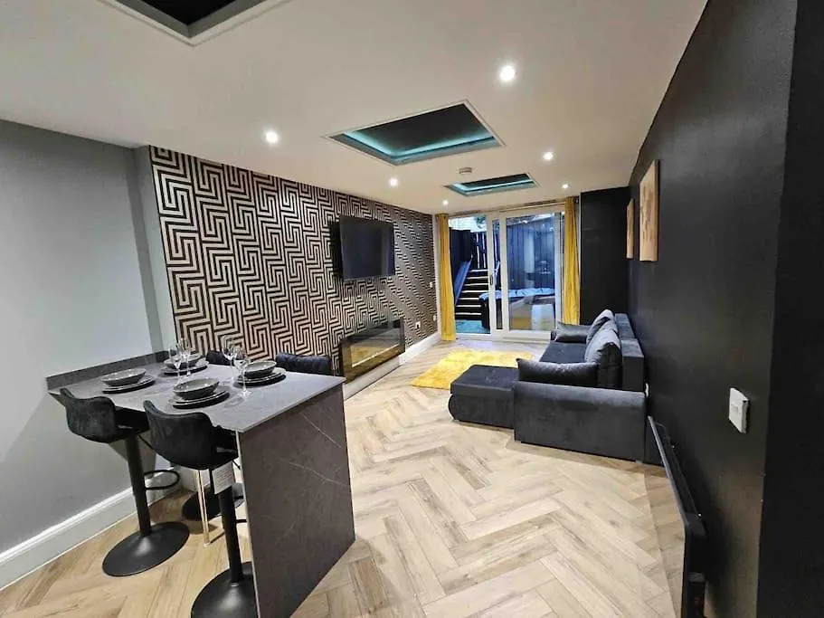 Apartment Murrayfield Stadium Basement - 3 Bed 3 Bath Edinburgh